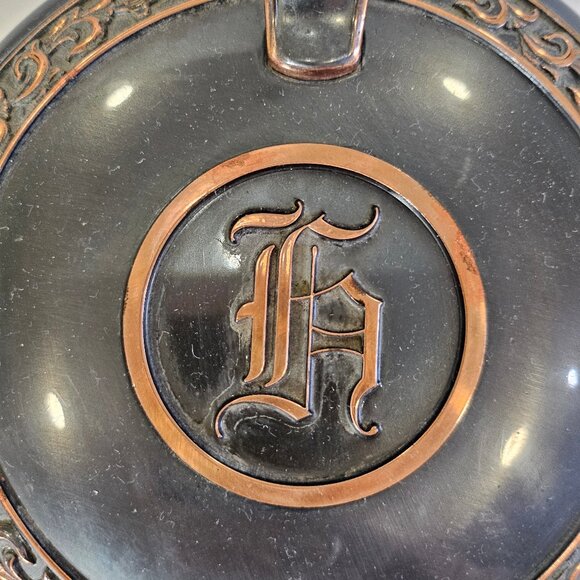 Vintage LE Mason Company Silent Butler Monogrammed Old English "H" Crumb Catcher - Picture 2 of 10